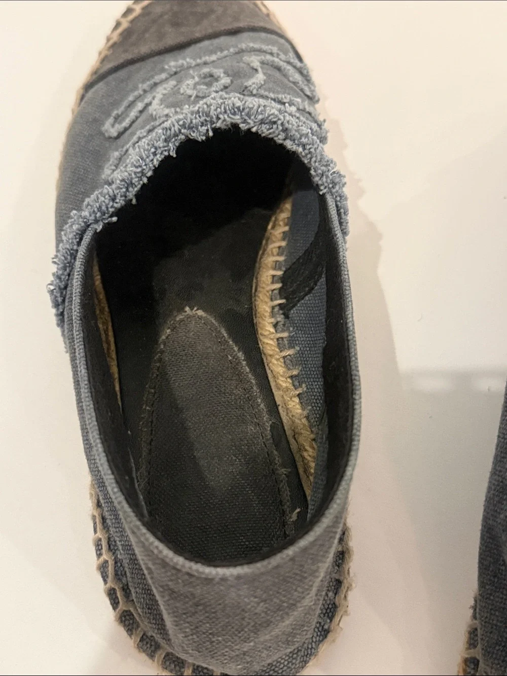 CHANEL Gray  Blue Denim CC Espadrille Flats sz 41